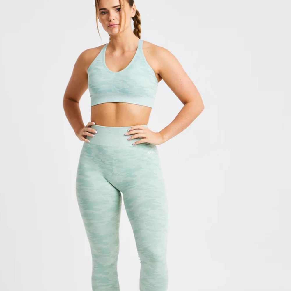 EVOLVE CAMO SEAMLESS LEGGINGS size medium